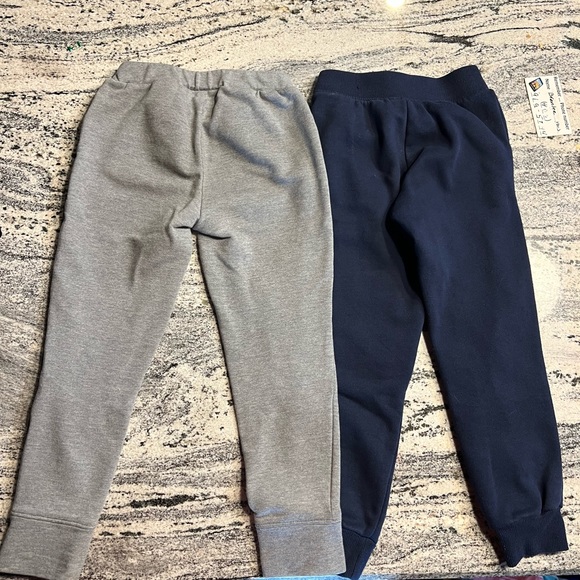 Two pairs of joggers, one pair motto leggings, one pair fleece leggings 5/6 - Picture 3 of 9
